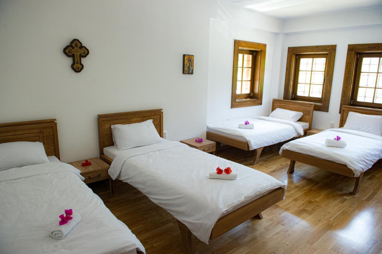 Guest Mansion, Гостински Палат Rostusa Εξωτερικό φωτογραφία