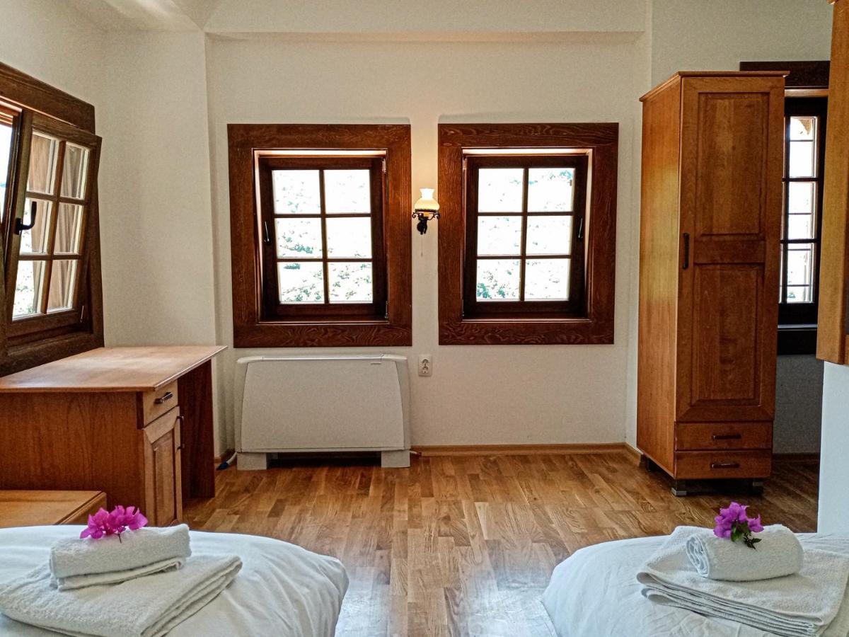 Guest Mansion, Гостински Палат Rostusa Εξωτερικό φωτογραφία