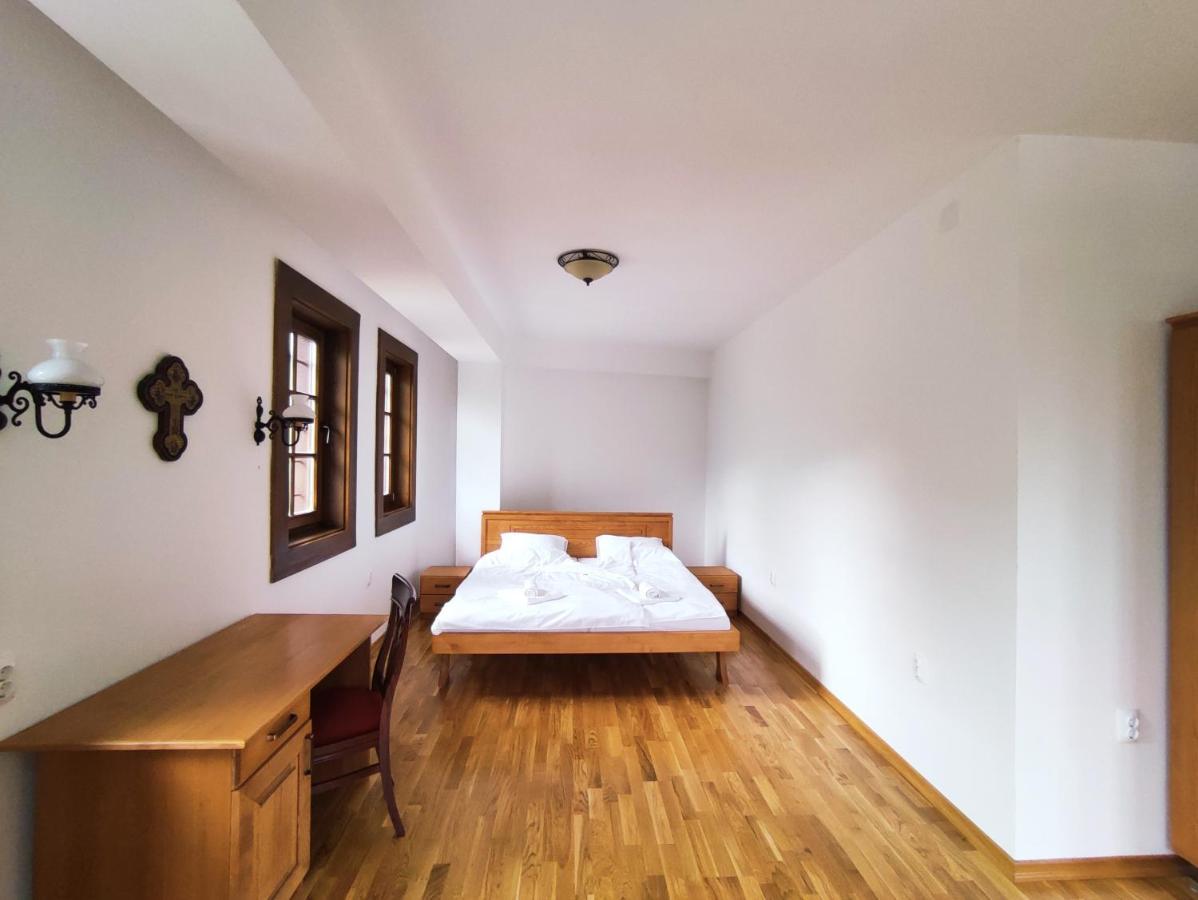Guest Mansion, Гостински Палат Rostusa Εξωτερικό φωτογραφία