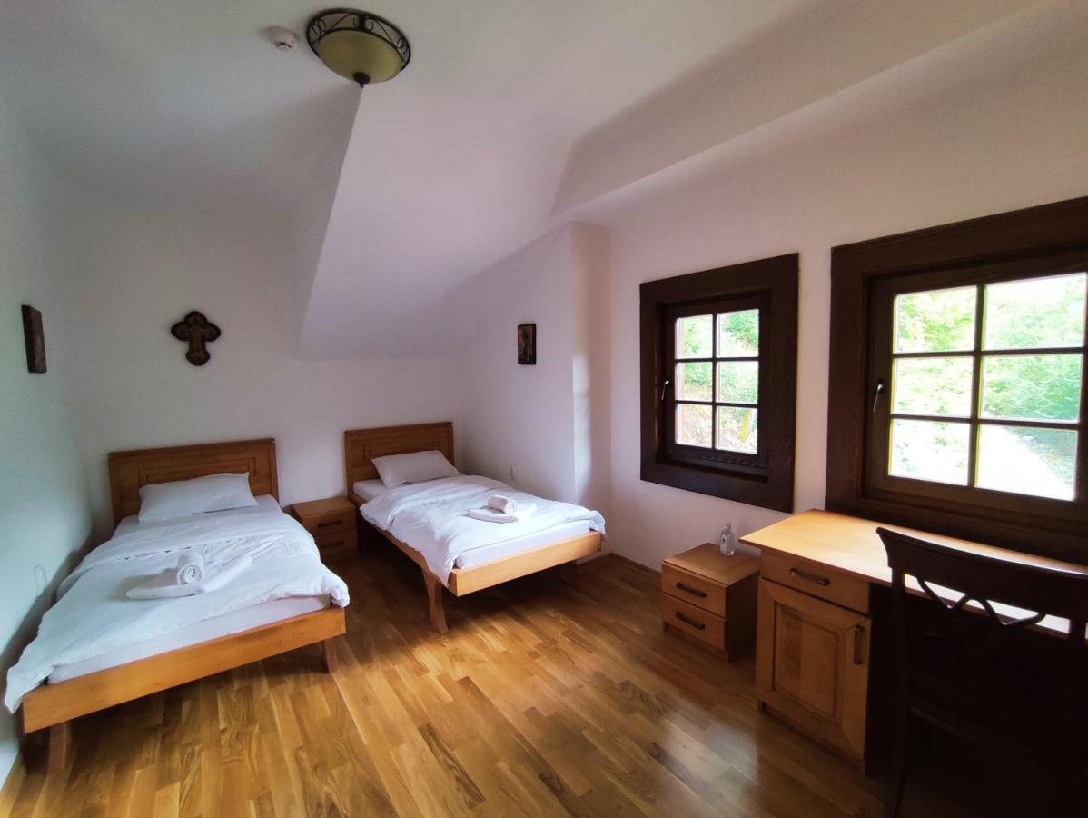 Guest Mansion, Гостински Палат Rostusa Εξωτερικό φωτογραφία