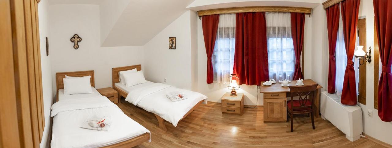 Guest Mansion, Гостински Палат Rostusa Εξωτερικό φωτογραφία