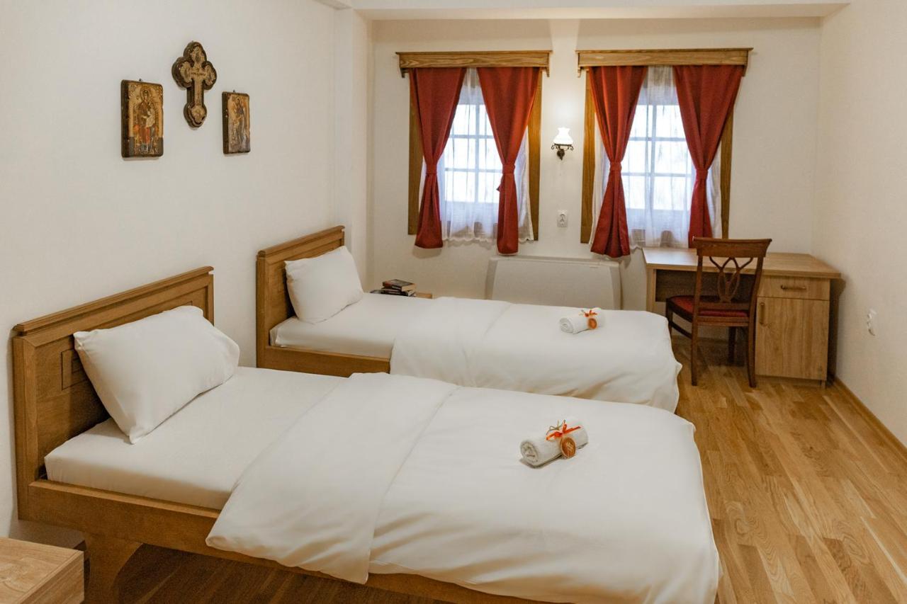 Guest Mansion, Гостински Палат Rostusa Εξωτερικό φωτογραφία