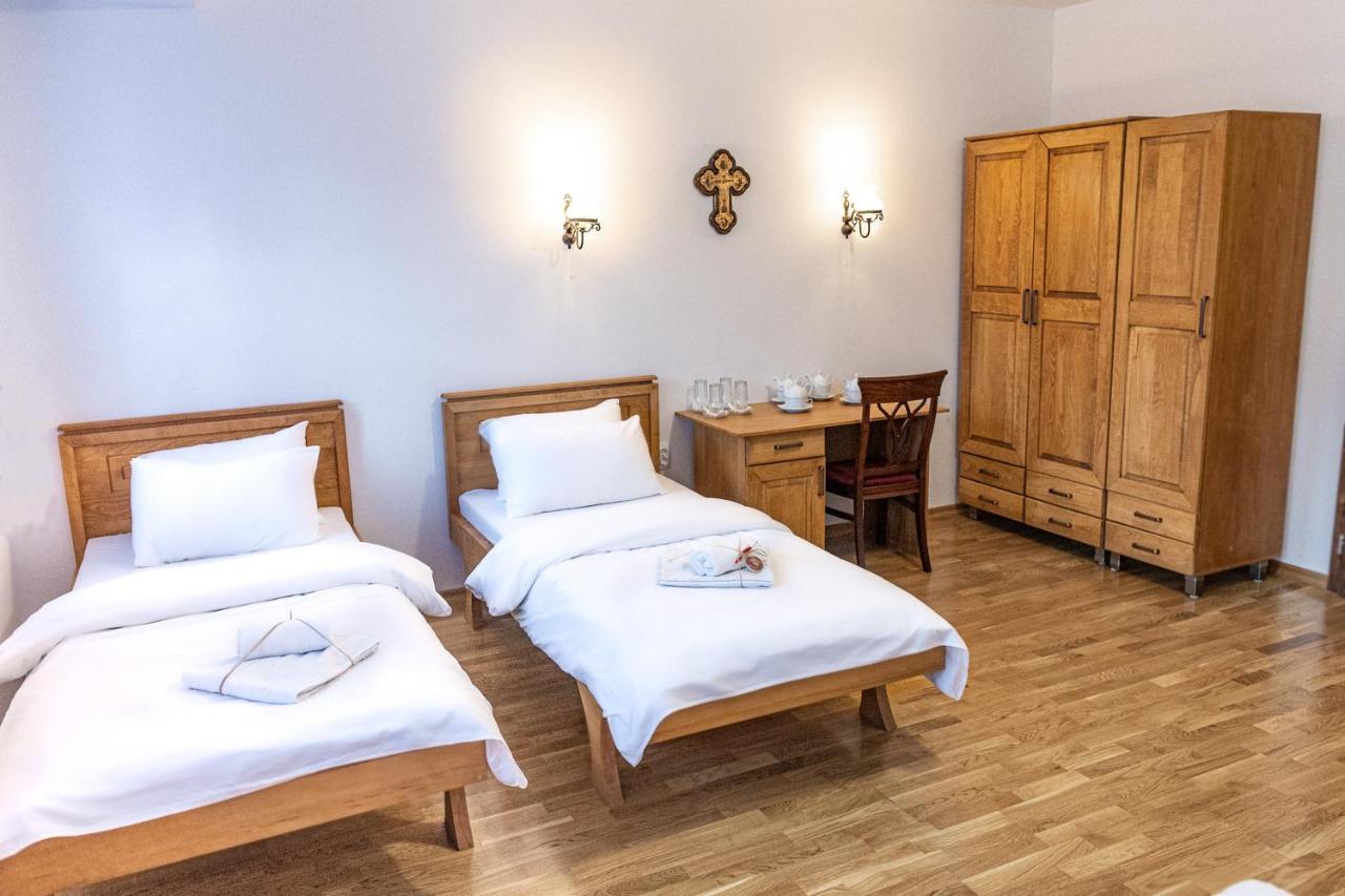 Guest Mansion, Гостински Палат Rostusa Εξωτερικό φωτογραφία