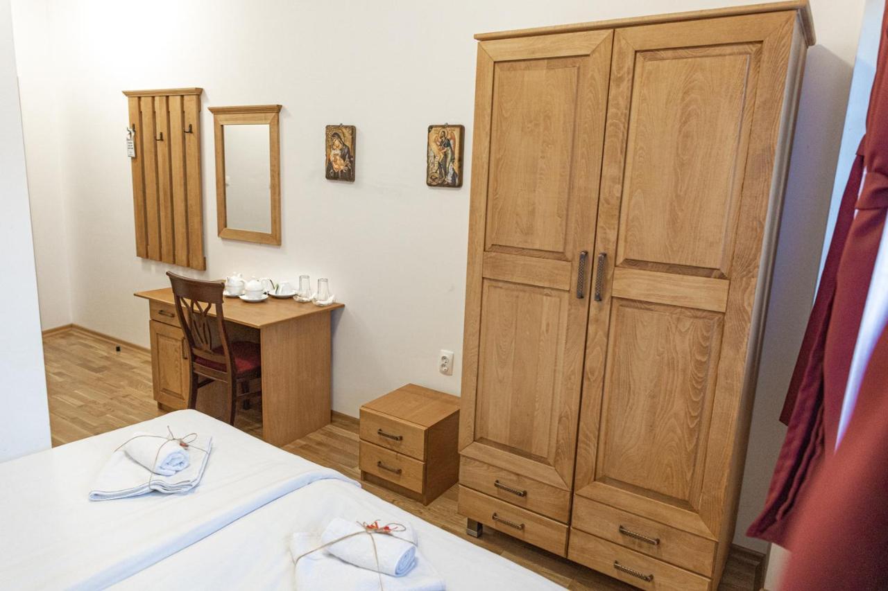 Guest Mansion, Гостински Палат Rostusa Εξωτερικό φωτογραφία