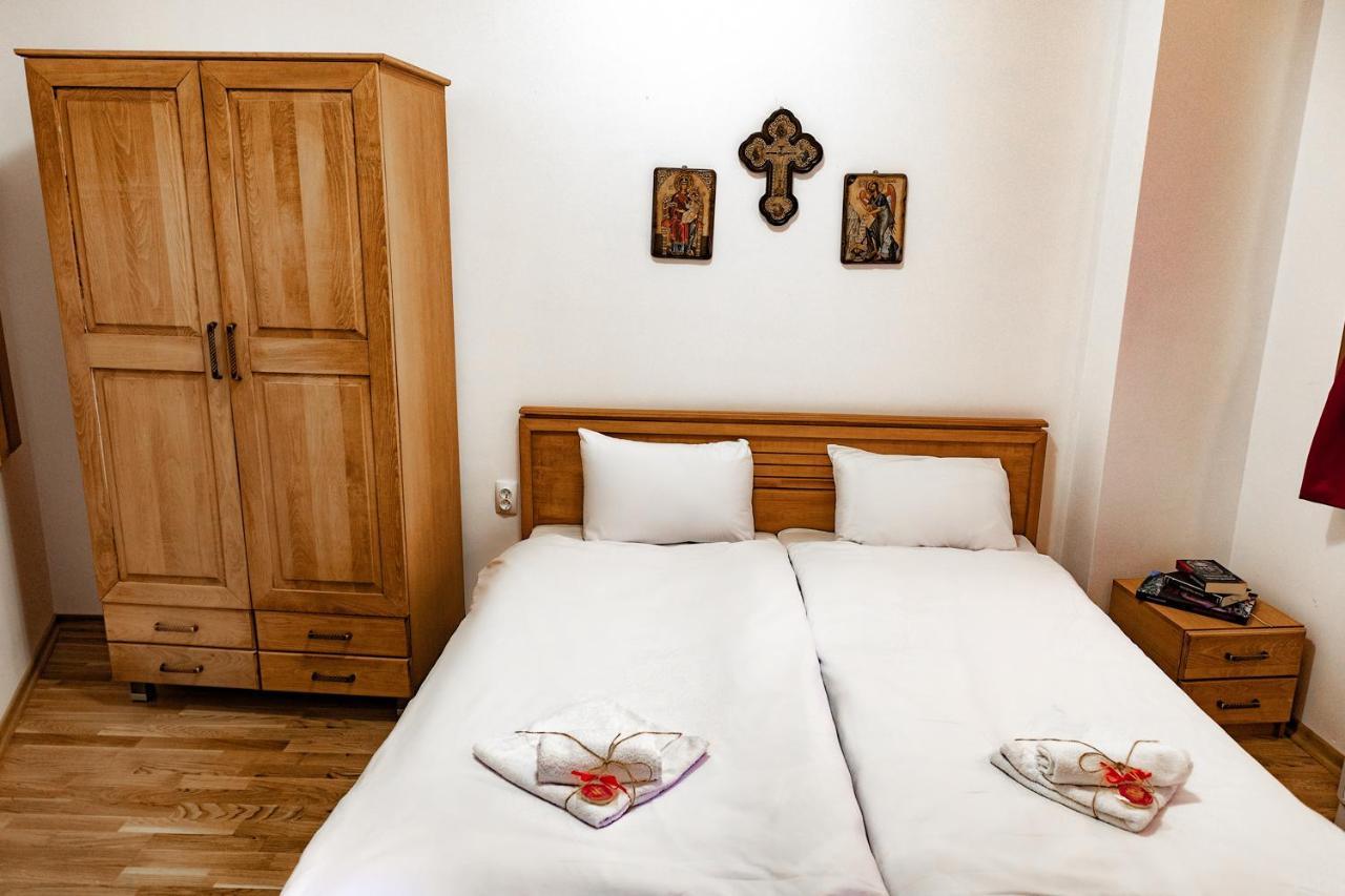 Guest Mansion, Гостински Палат Rostusa Εξωτερικό φωτογραφία