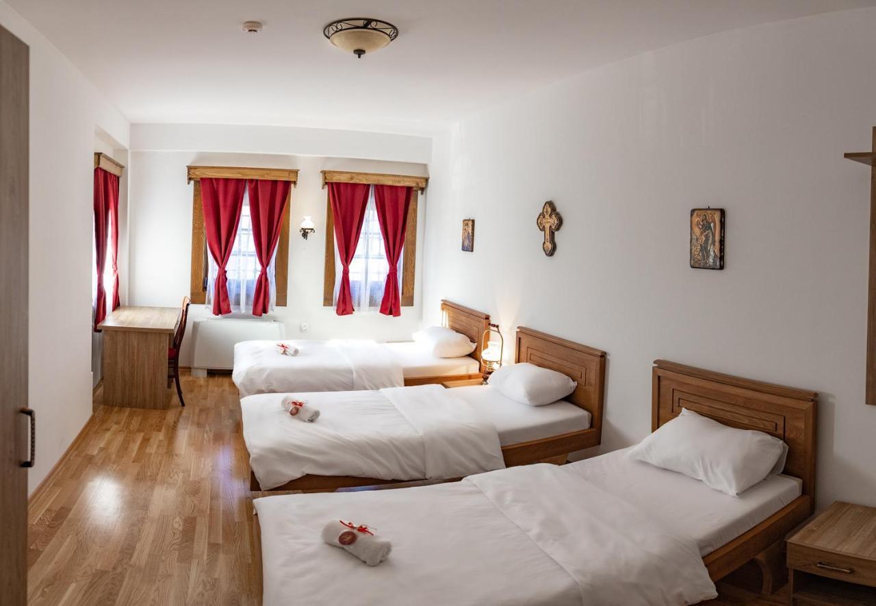 Guest Mansion, Гостински Палат Rostusa Εξωτερικό φωτογραφία