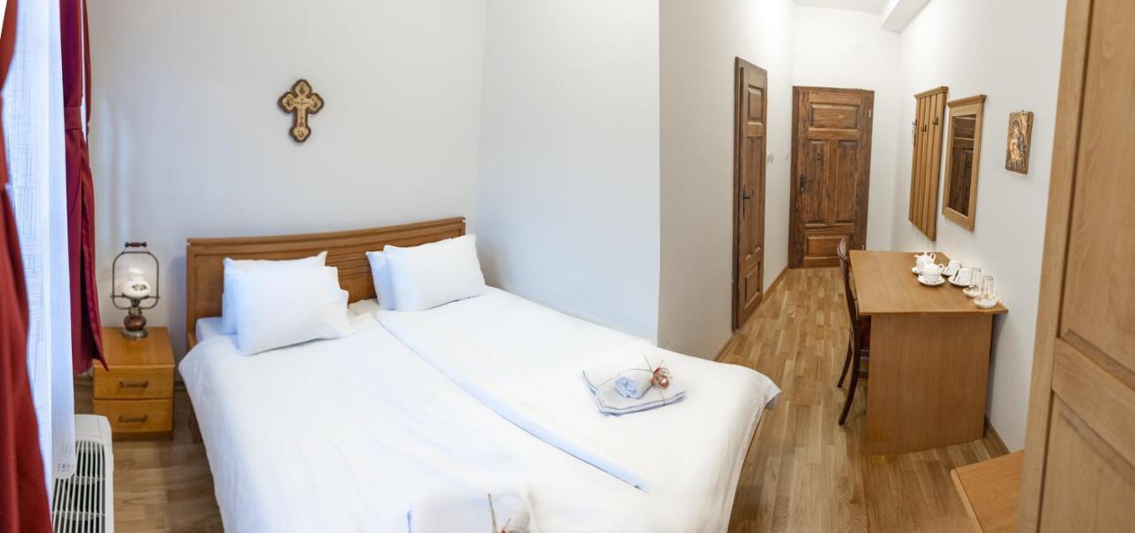 Guest Mansion, Гостински Палат Rostusa Εξωτερικό φωτογραφία