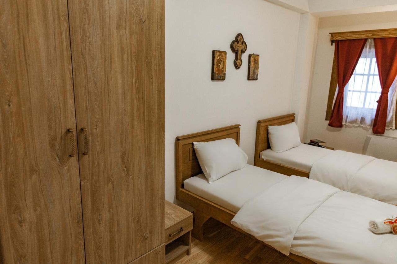 Guest Mansion, Гостински Палат Rostusa Εξωτερικό φωτογραφία